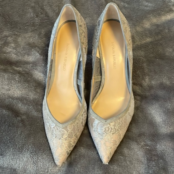 Banana Republic Lace Pumps - Picture 2 of 9